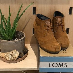 🐪 TOMS Desert wedge bootie